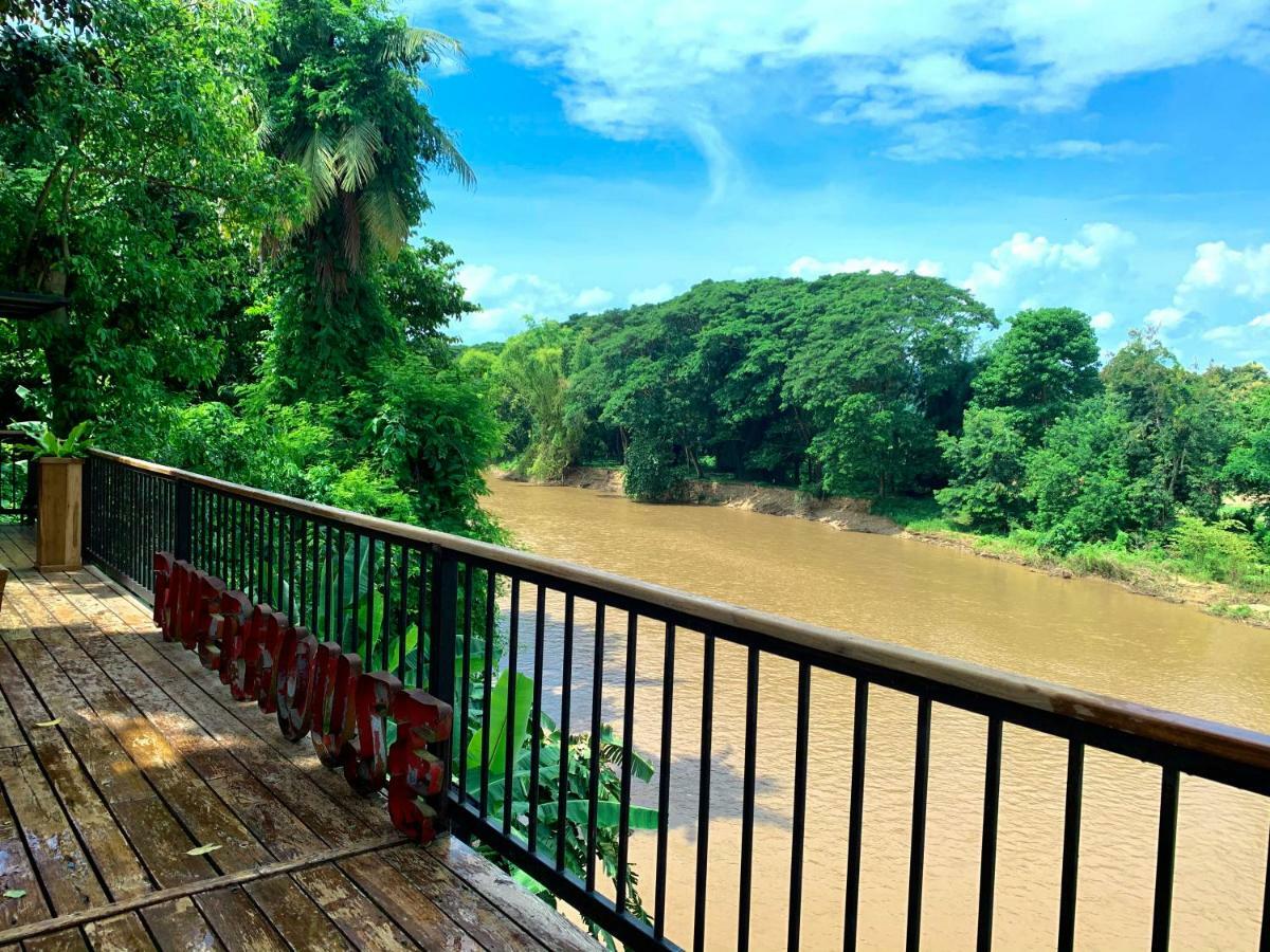 Riverhouse-The Teak House Mae Sariang Exterior photo